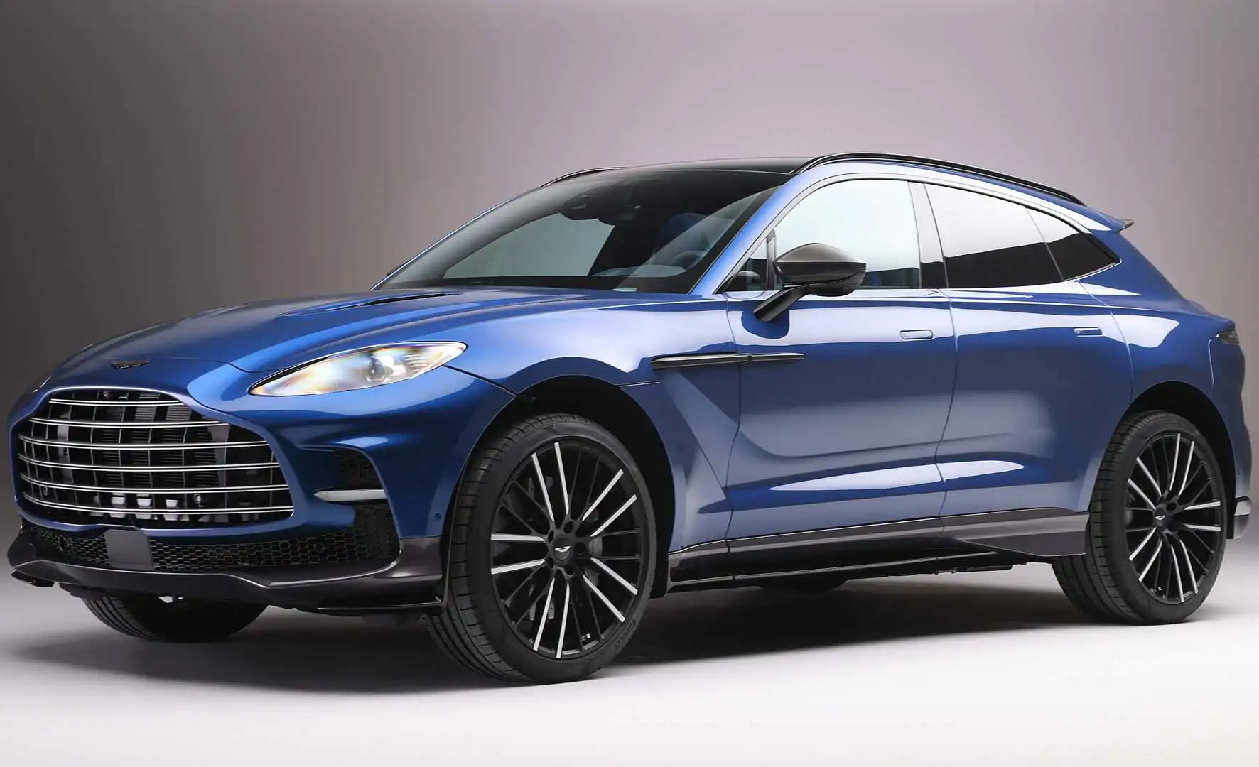 Aston Martin DBX707 profil