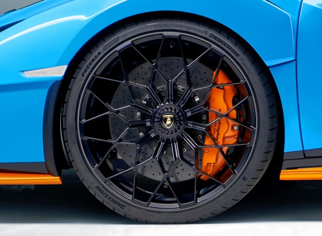 Bridgestone - Anvelope de PRIMA Echipare pentru noul Lamborghini !