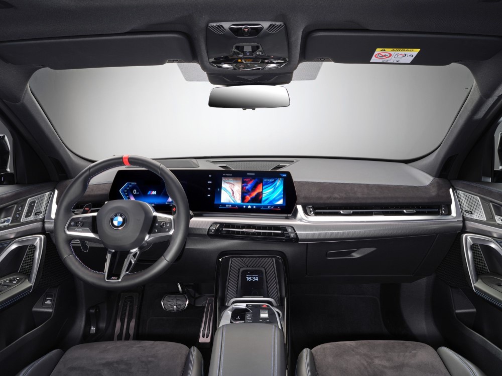 Interiorul sportiv al BMW X2